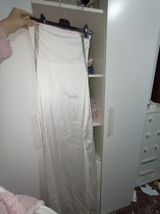 Vestido largo blanco con pedrería