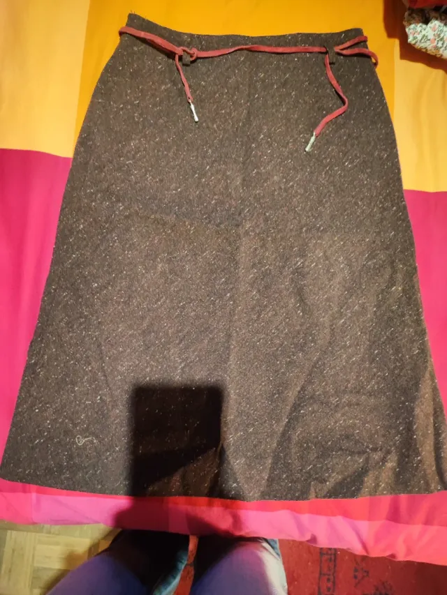 Falda de paño granate