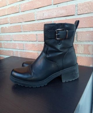 Botines de cuero negros