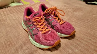 Deportivas ASICS rosas y naranjas
