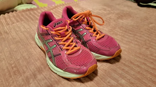 Deportivas ASICS rosas y naranjas