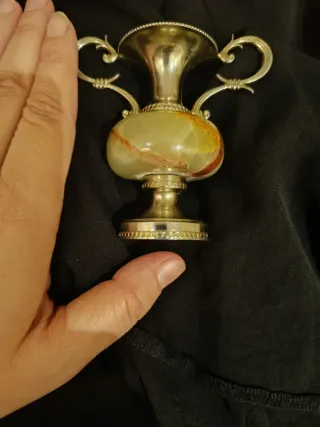 Jarrón miniatura metal y Onix