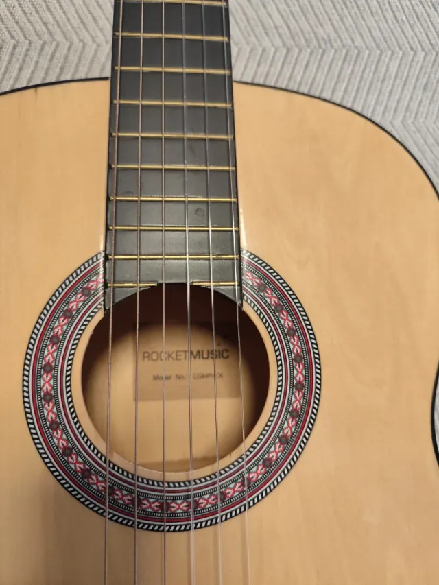 Guitarra Clásica Roja