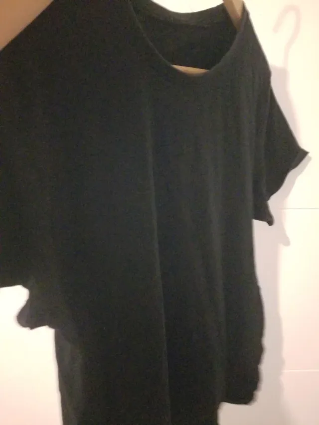 Camiseta negra básica