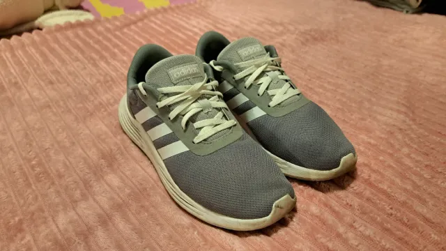 Deportivas Adidas grises y blancas