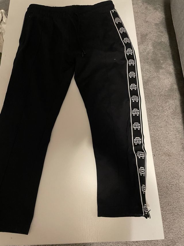 Pantalón Agon Negro con Raya Lateral