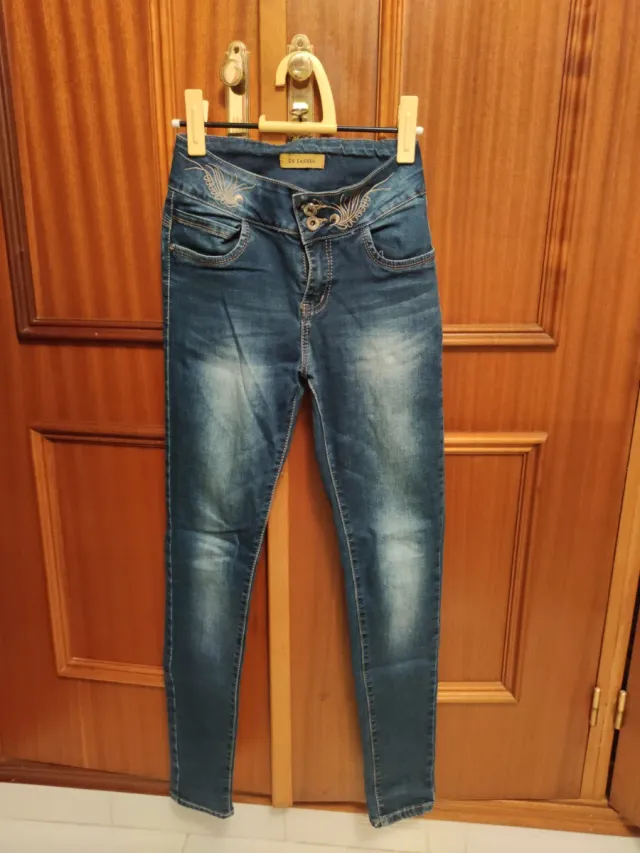 Vaqueros push-up efecto desgastado