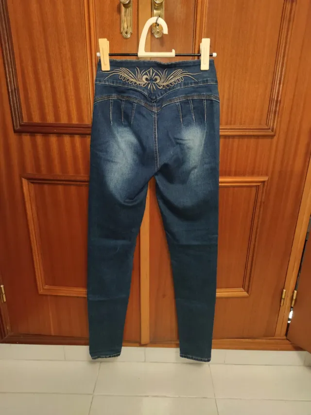 Vaqueros push-up efecto desgastado