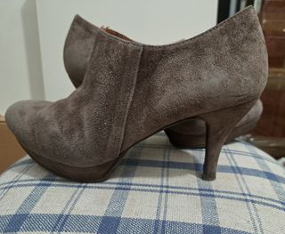 Botines de tacón ante gris