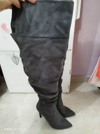 Botas altas grises de ante