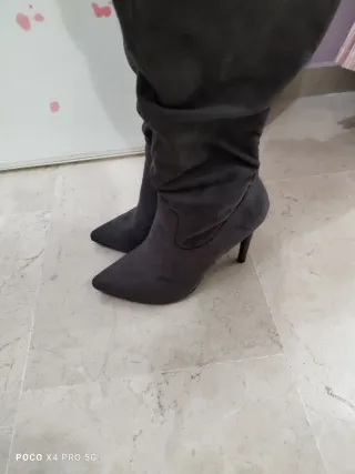 Botas altas grises de ante