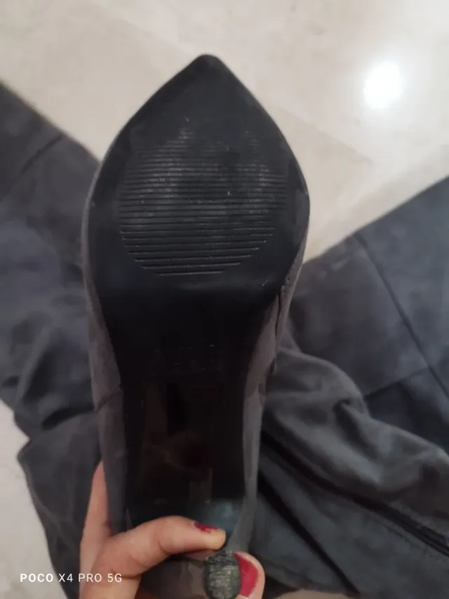 Botas altas grises de ante