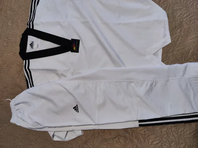 Dobok Taekwondo Adidas Adifight