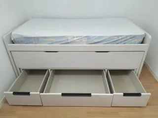 Cama nido,cajones, colchones, mesa, acabado madera