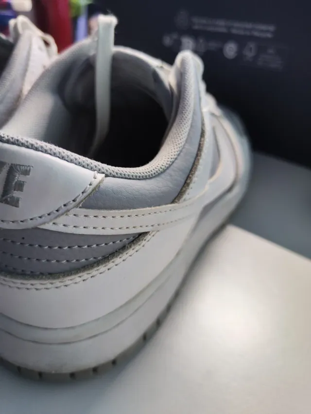 Sapatilhas Nike Dunk Cinza e Branco