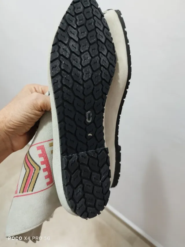 Botas altas bordadas