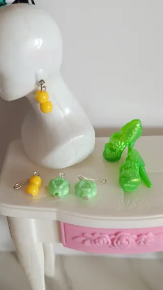 Conjunto Barbie Flores Chaqueta, Falda, pendientes