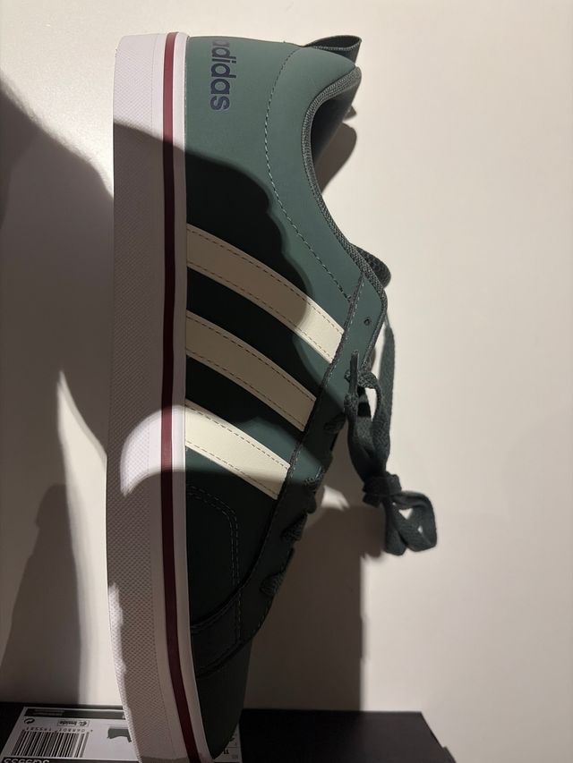 Zapatillas Adidas Verdes y Blancas