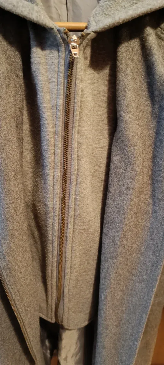 Abrigo gris Miss Lana con capucha