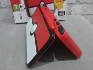 Nintendo 2DS XL Poké Ball Edition
