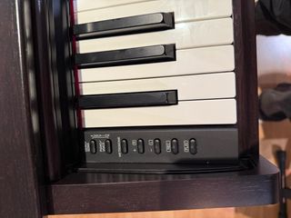 Piano Yamaha madera oscuro