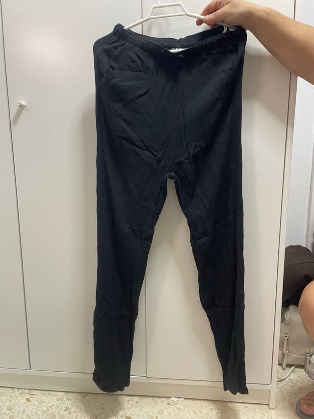 Pantalón negro cómodo