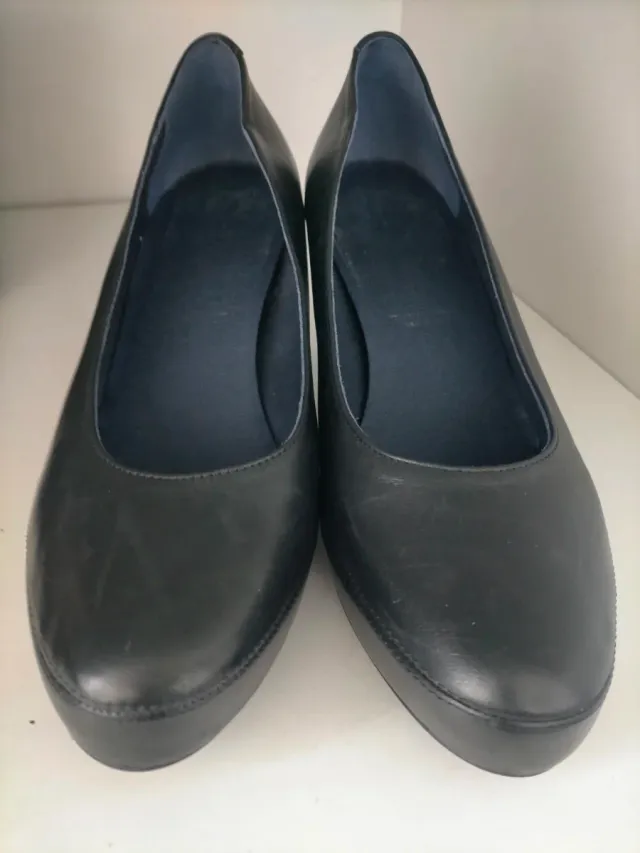 Zapatos de piel negros tacón