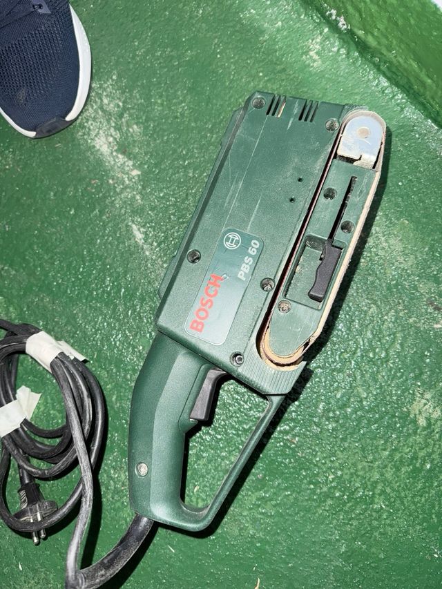 Lijadora de banda BOSCH PBS 60