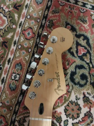 Guitarra Eléctrica Fender Stratocaster