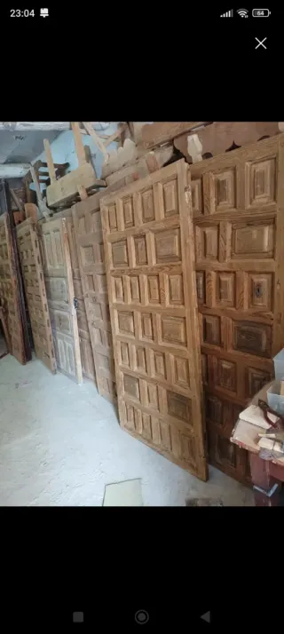 Puertas antiguas de madera maciza