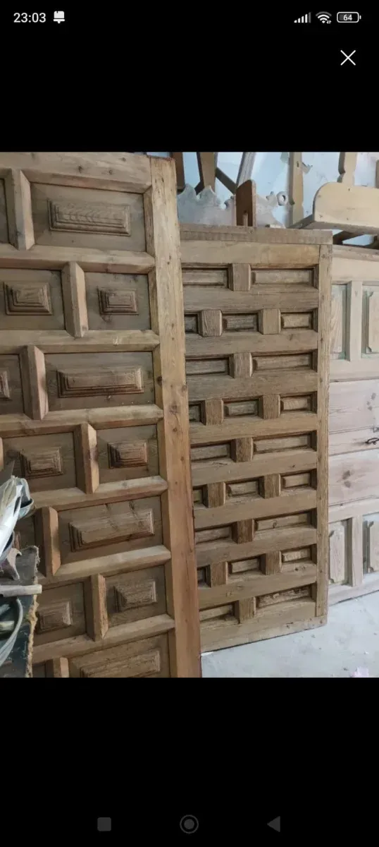 Puertas antiguas de madera maciza