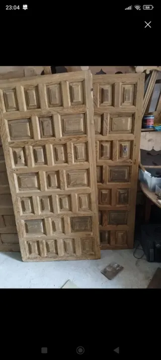 Puertas antiguas de madera maciza