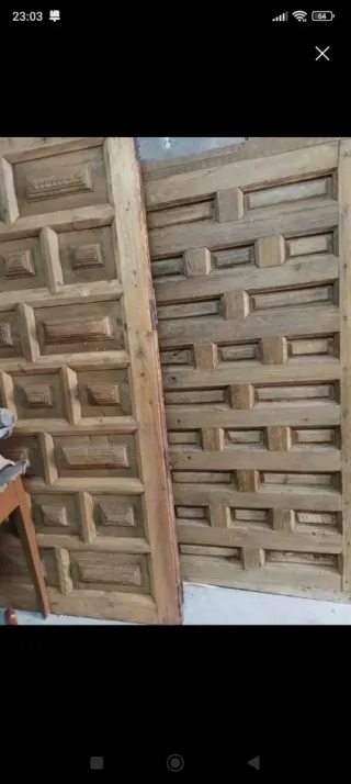 Puertas antiguas de madera maciza