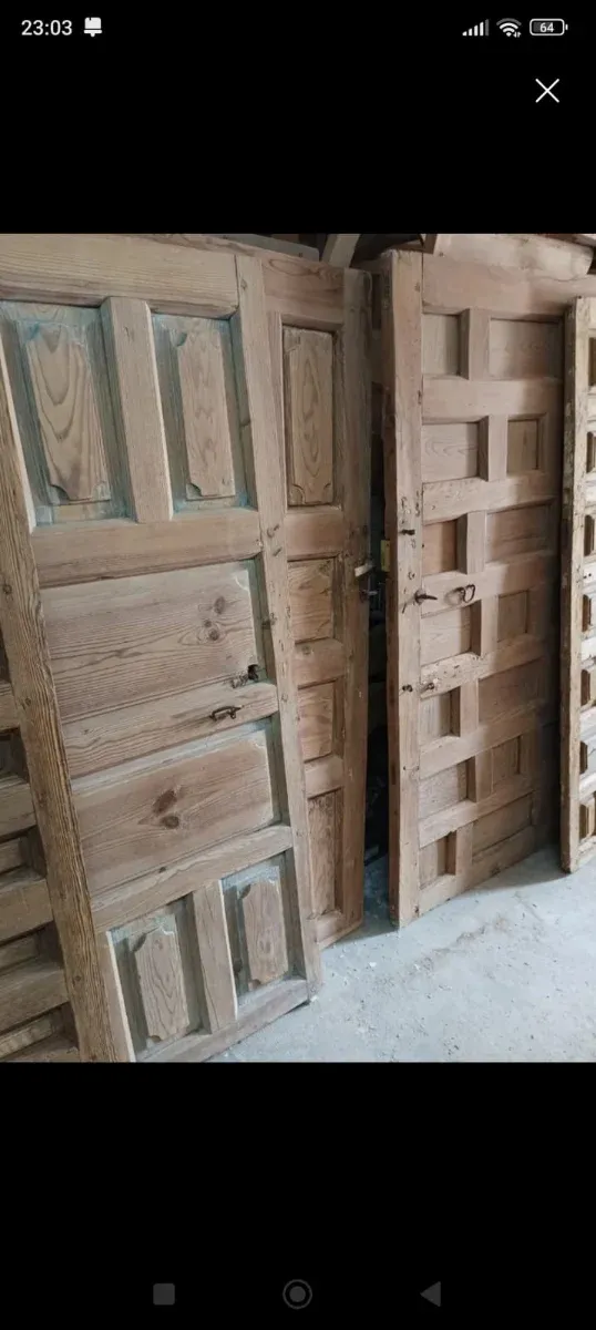 Puertas antiguas de madera maciza