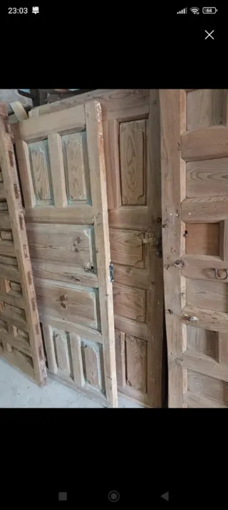 Puertas antiguas de madera maciza
