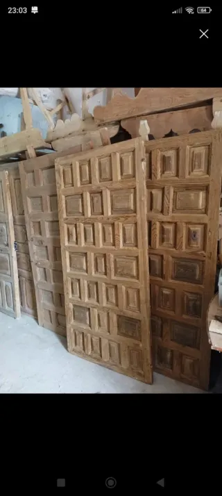 Puertas antiguas de madera maciza