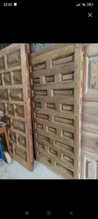 Puertas antiguas de madera maciza