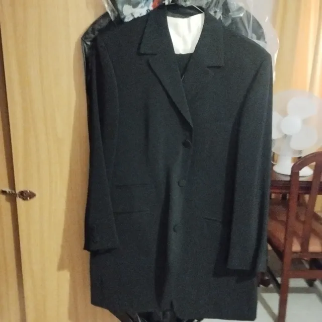 Traje de novio negro