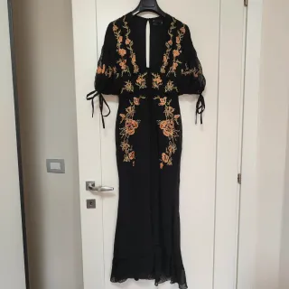 Vestito lungo nero con fiori
