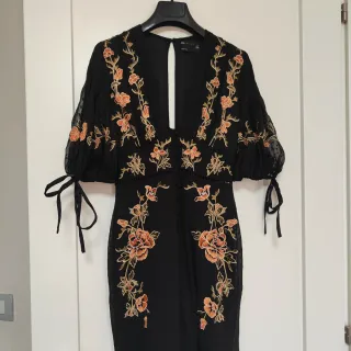 Vestito lungo nero con fiori