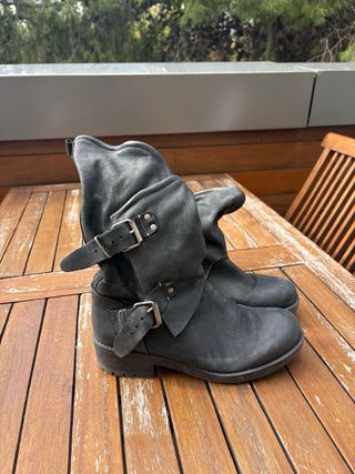 Botas negras piel talla 39