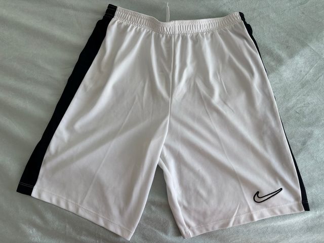 Pantalón corto Nike blanco y negro