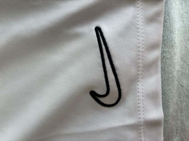 Pantalón corto Nike blanco y negro