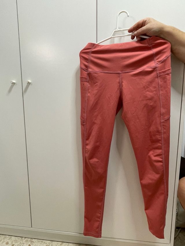 Mallas deportivas rosas con bolsillos