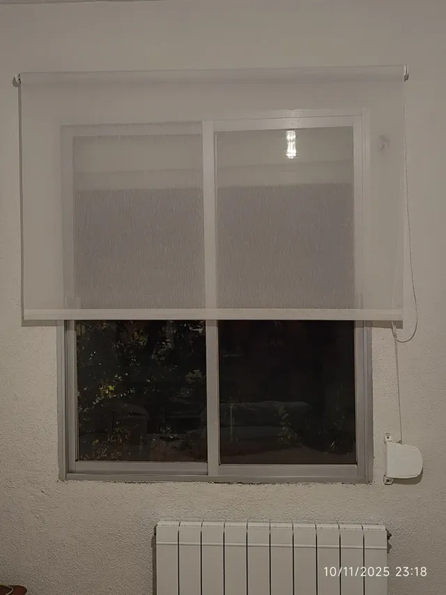 Estor enrollable translúcido