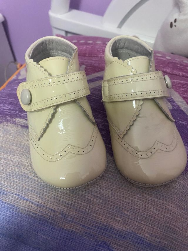 Zapato bebé charol beige
