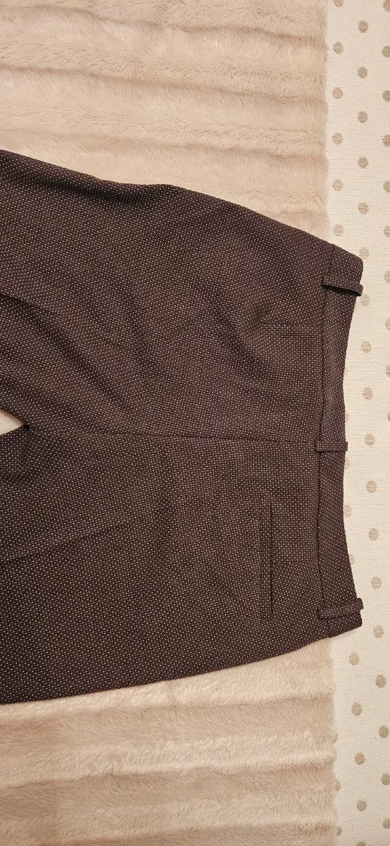 Pantalones de vestir azul marino y marrones