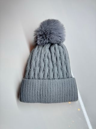 Set Invierno Gris Perla: Bolso, Gorro y Guantes