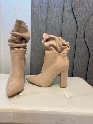 Botas Beige Tacón Alto