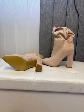 Botas Beige Tacón Alto